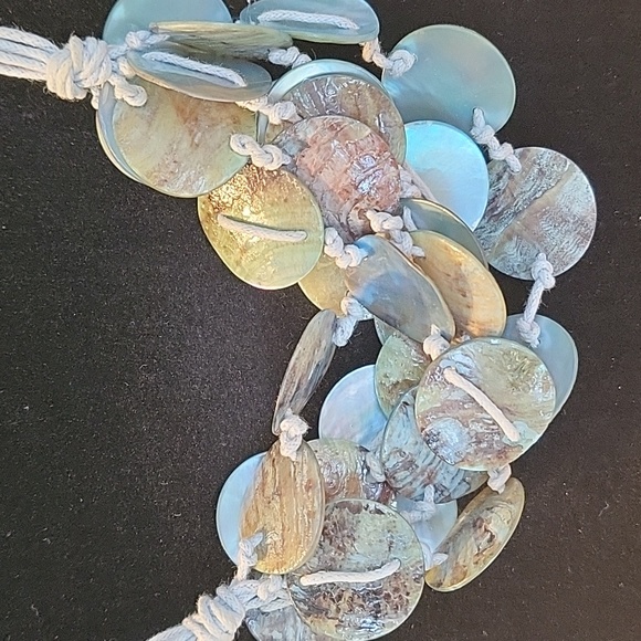 Shell necklace - Picture 2 of 3